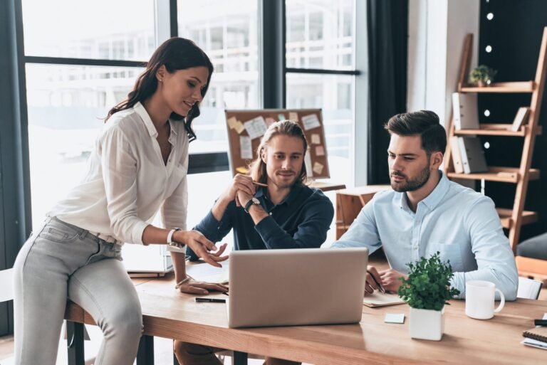 Equipo de trabajo en empresa ágil